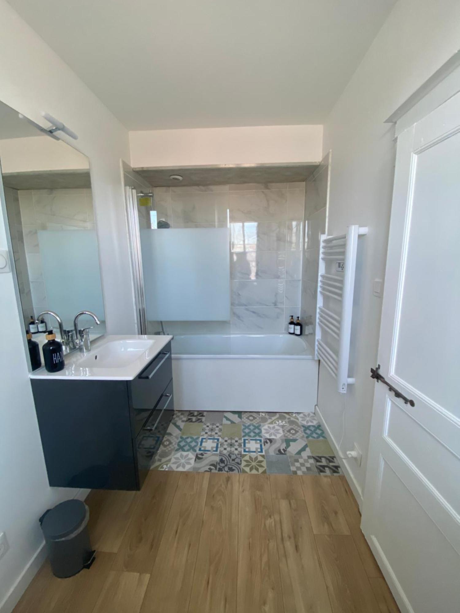 Appartement Chaleureux 6 Pers Beychac-et-Caillau Exteriör bild
